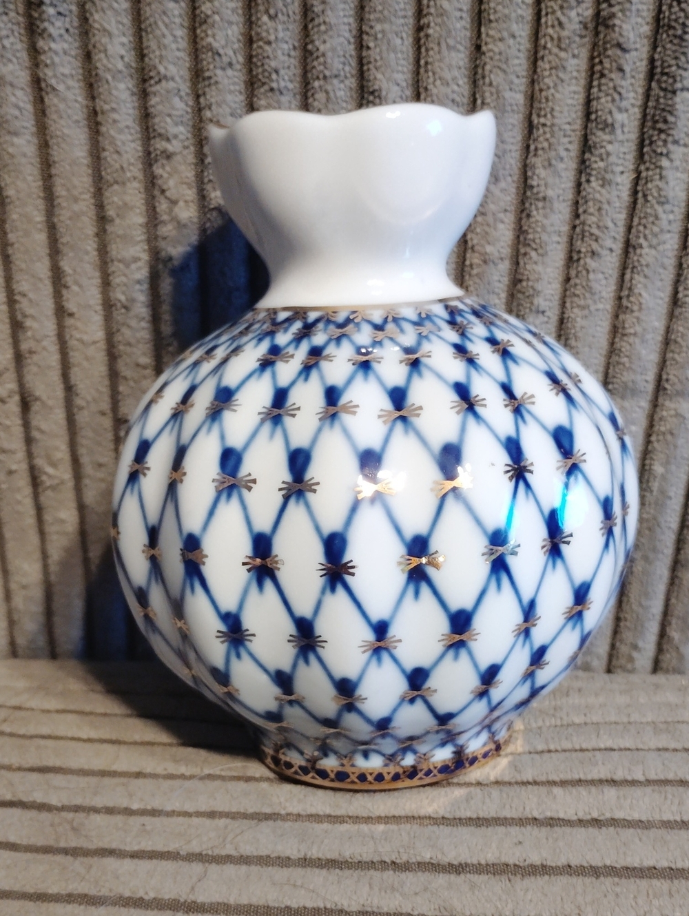 Lomonosov Russian Imperial Porcelain Cobalt Net Bud Vase 4 1/2"